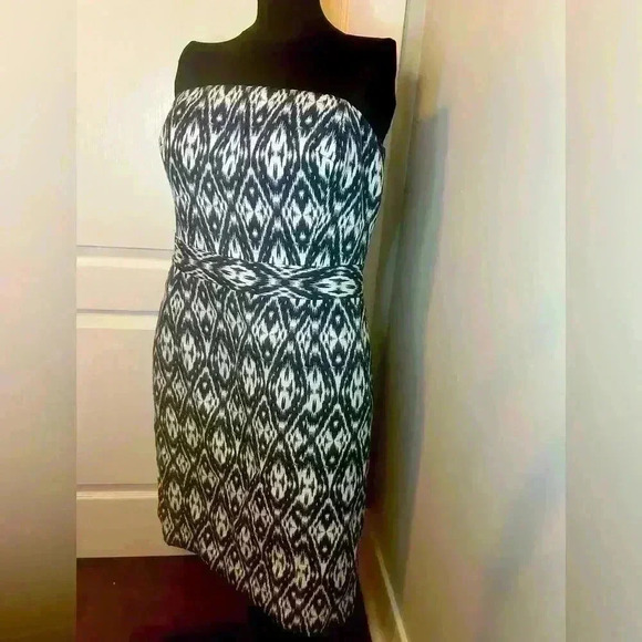 Banana Republic Women’s 14 Navy White Chevron Body-con Strapless Dress NWOT - Picture 1 of 13